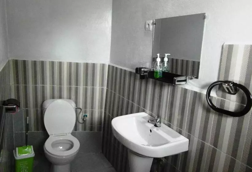 پانسیون Three Palms Fianar