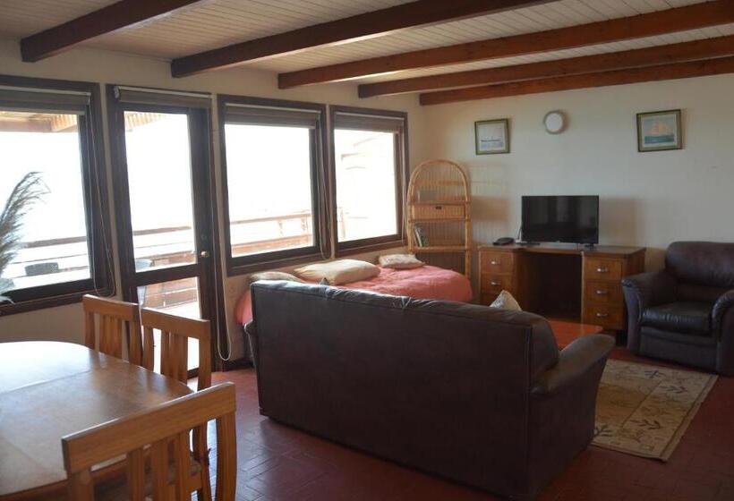 هاستل Con Con Bay