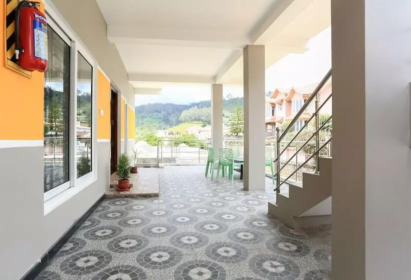 Hotelli Treebo Light House, 900 Mtrs From Botanical Garden