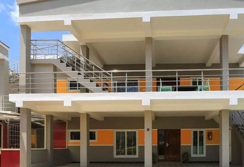 Hotelli Treebo Light House, 900 Mtrs From Botanical Garden