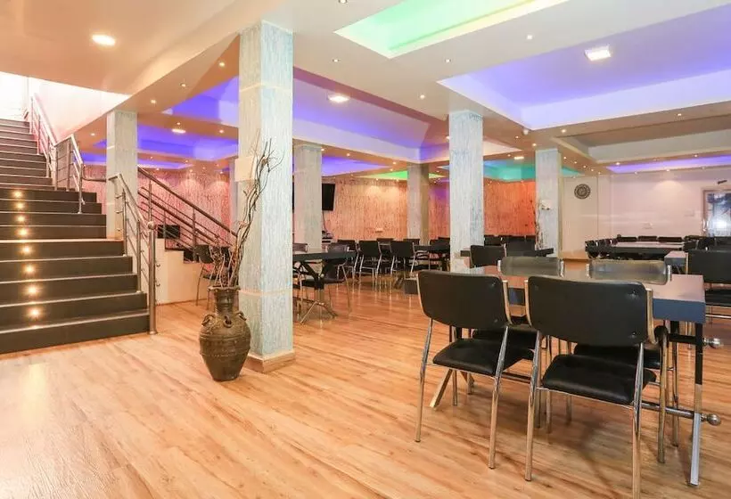 Hotelli Treebo Light House, 900 Mtrs From Botanical Garden