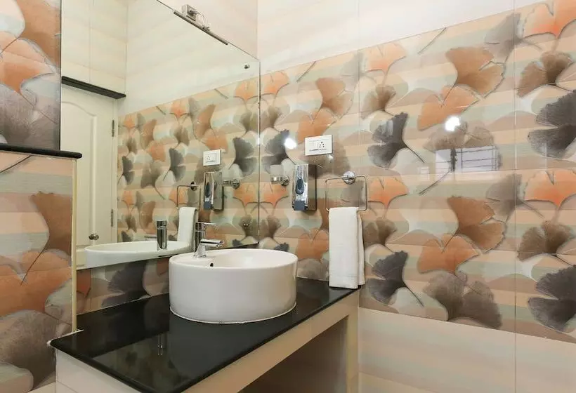 Hotelli Treebo Light House, 900 Mtrs From Botanical Garden