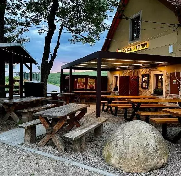 Majatalo Restaurace & Penzion U Tří Jasanů