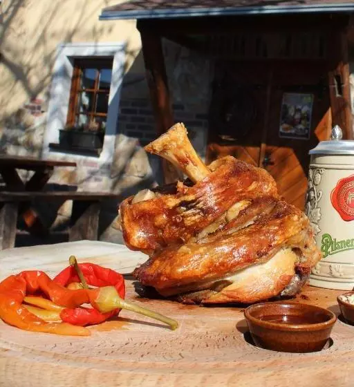 Majatalo Restaurace & Penzion U Tří Jasanů