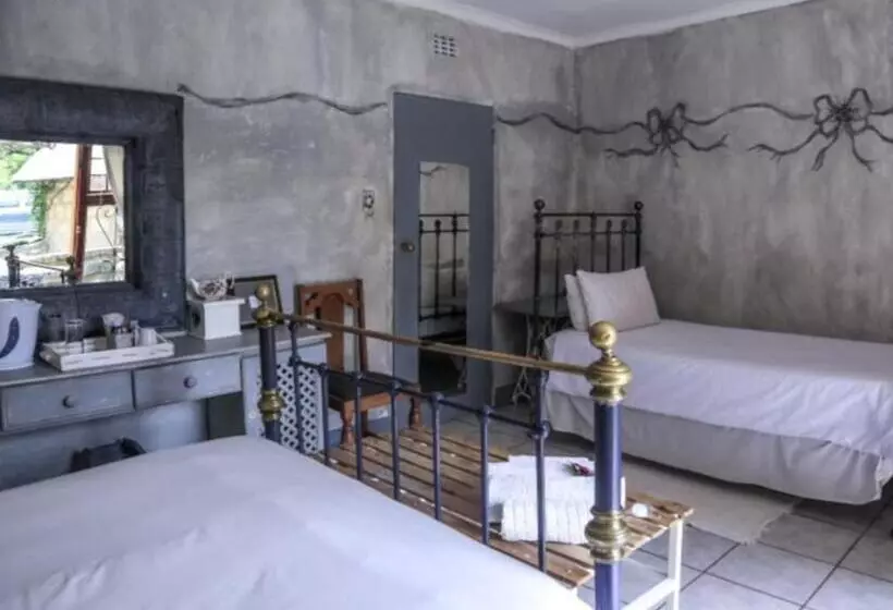 ペンション The Green Acorn Guest House