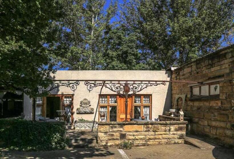 بنسيون The Green Acorn Guest House