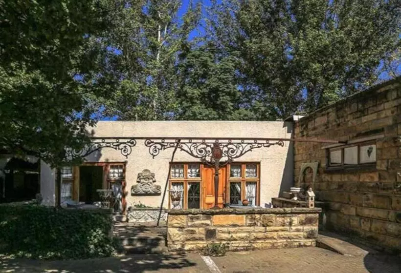 ペンション The Green Acorn Guest House