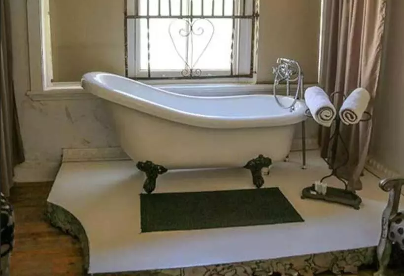 ペンション The Green Acorn Guest House