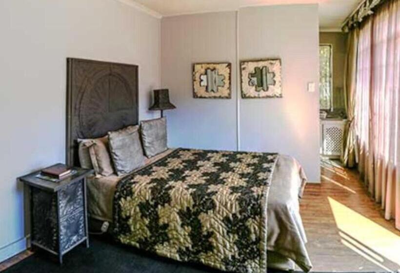 بنسيون The Green Acorn Guest House