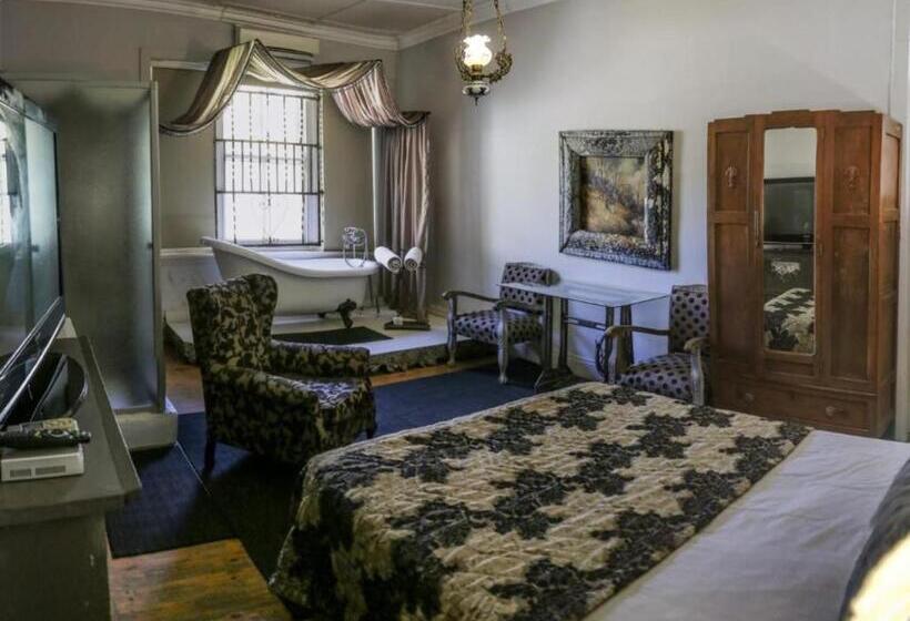 بنسيون The Green Acorn Guest House