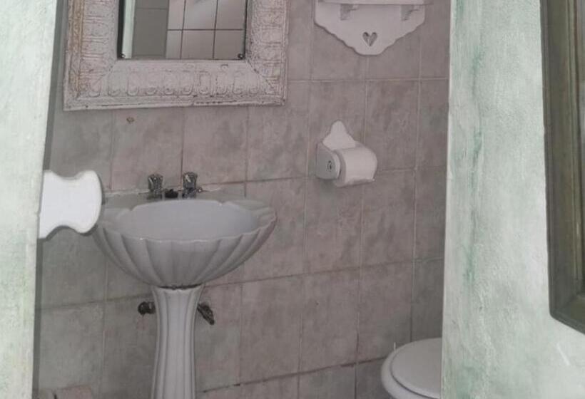 بنسيون The Green Acorn Guest House