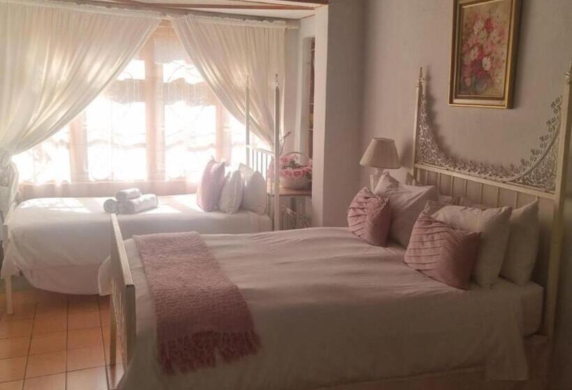 بنسيون The Green Acorn Guest House