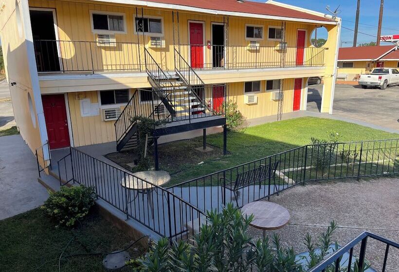 Общежитие Hill Country Inn