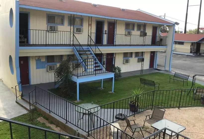 Retkeilymaja Hill Country Inn