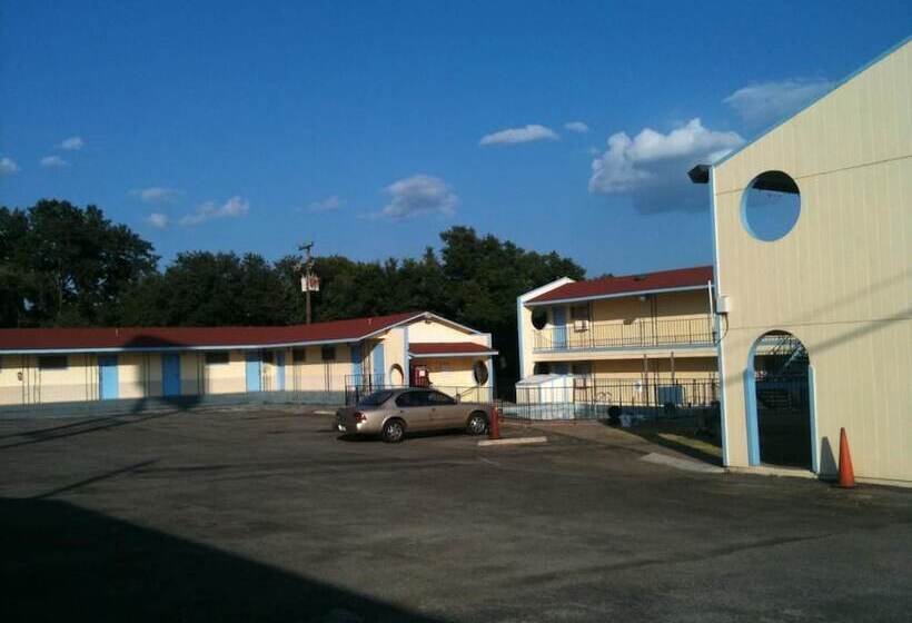 Общежитие Hill Country Inn