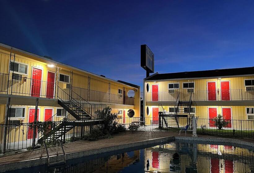 Общежитие Hill Country Inn