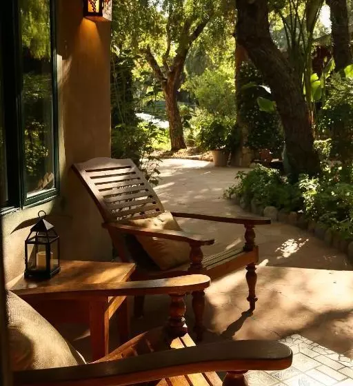 Retkeilymaja The Emerald Iguana Inn