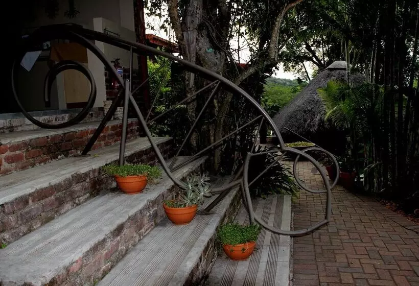 ペンション Lost Trail Bed And Breakfast