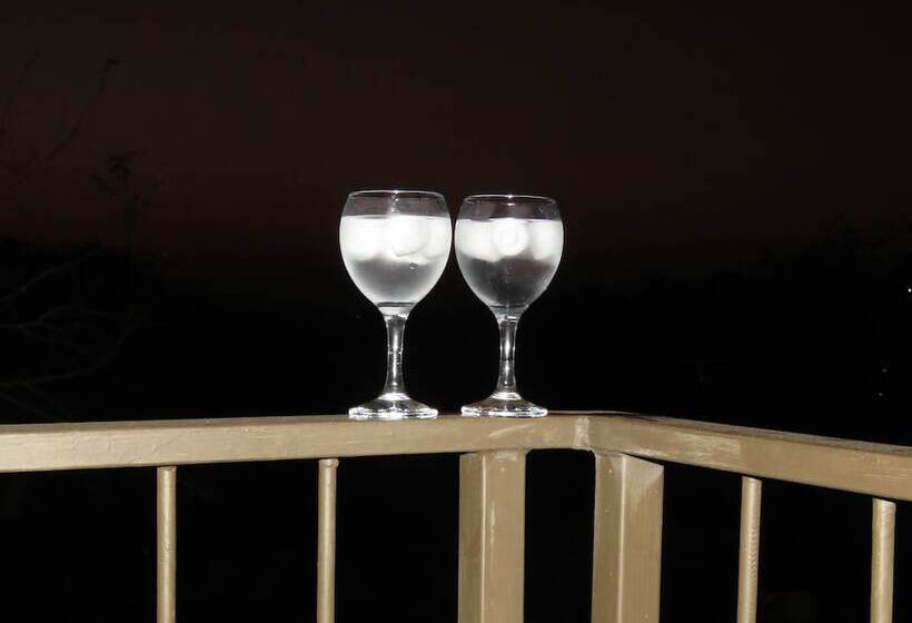 פנסיון Lost Trail Bed And Breakfast