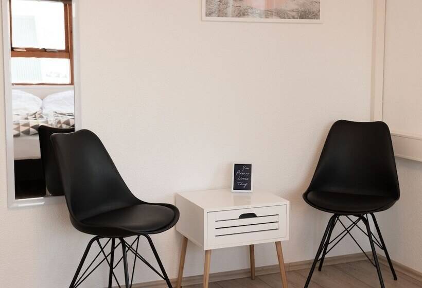 پانسیون Puffin Palace Guesthouse