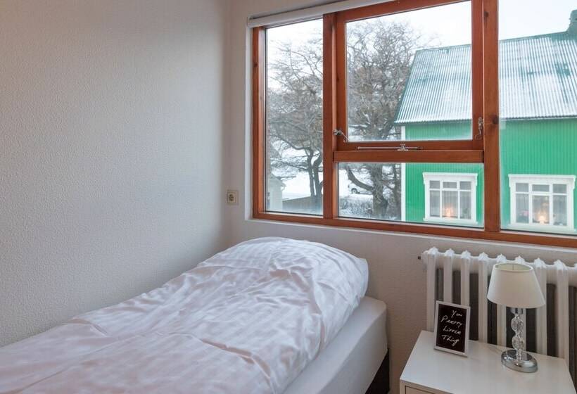 پانسیون Puffin Palace Guesthouse