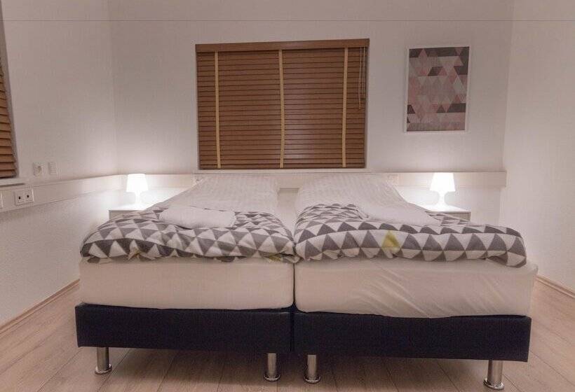 پانسیون Puffin Palace Guesthouse