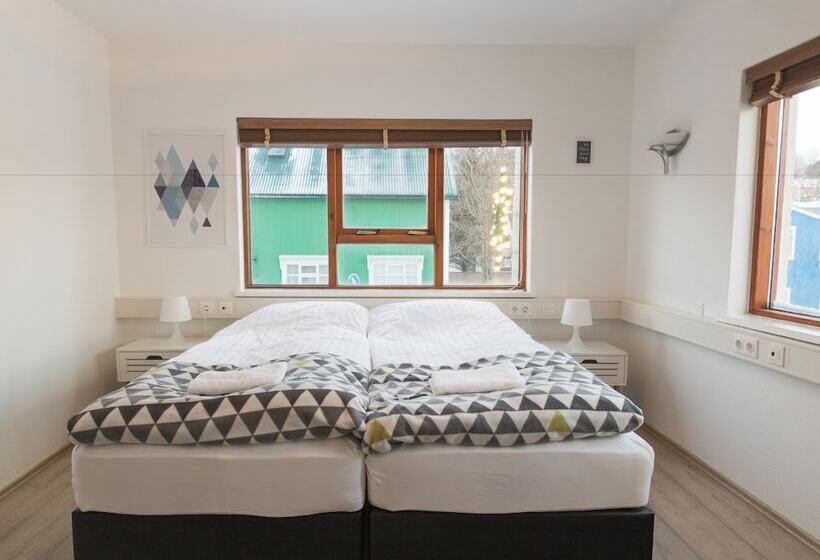 پانسیون Puffin Palace Guesthouse