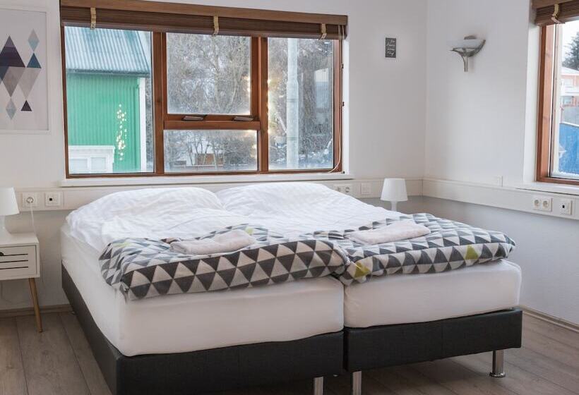 پانسیون Puffin Palace Guesthouse