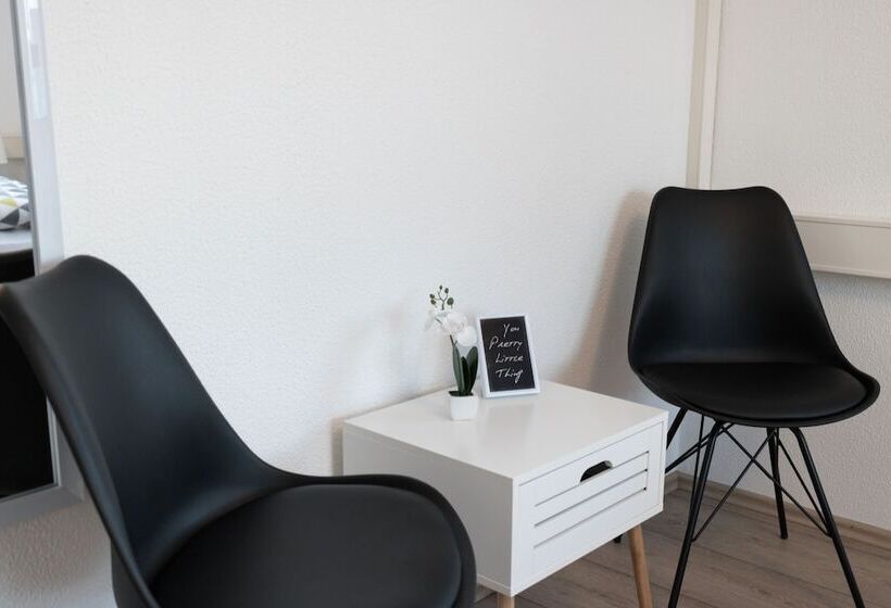 پانسیون Puffin Palace Guesthouse