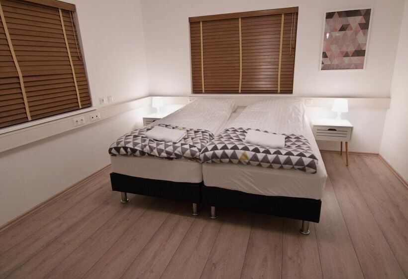 پانسیون Puffin Palace Guesthouse