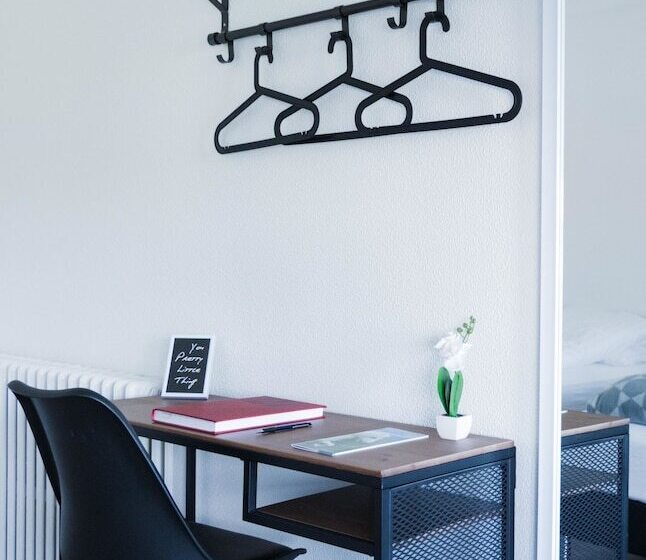 پانسیون Puffin Palace Guesthouse