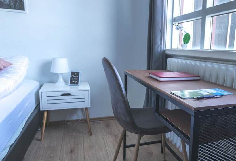 پانسیون Puffin Palace Guesthouse