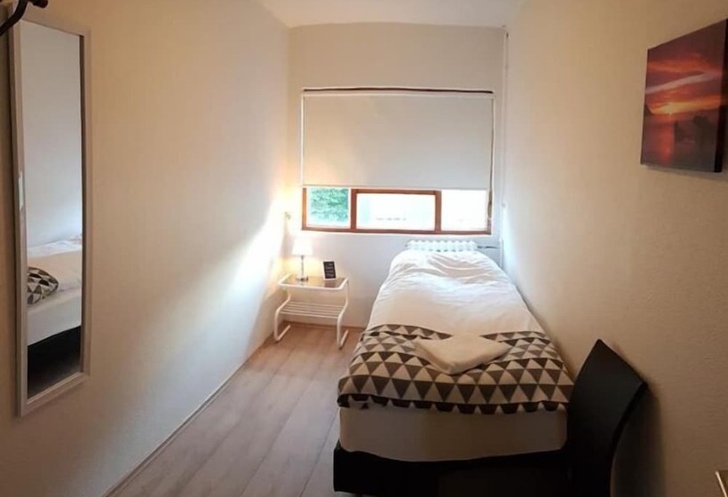 پانسیون Puffin Palace Guesthouse