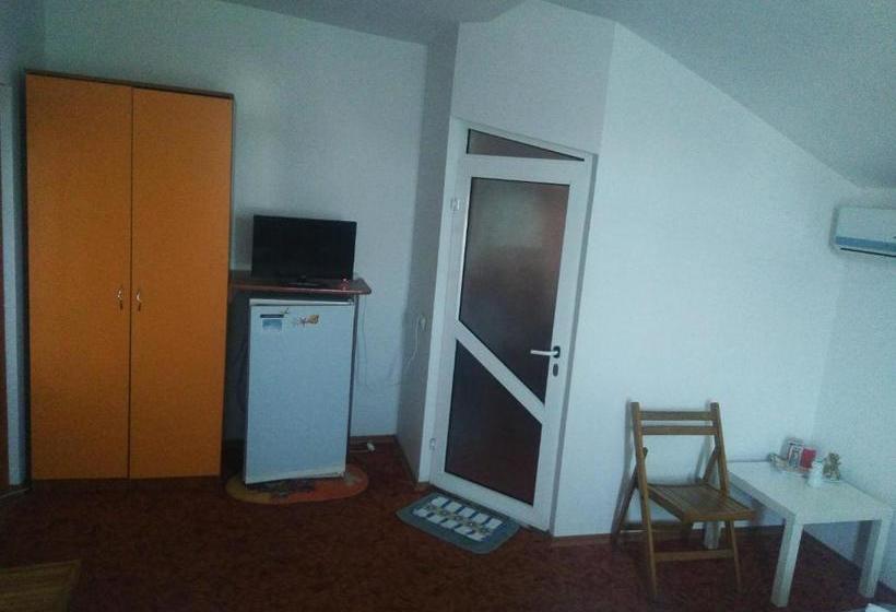 پانسیون Villa Carlo