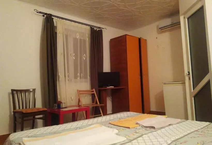 پانسیون Villa Carlo