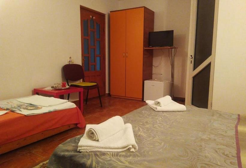 پانسیون Villa Carlo