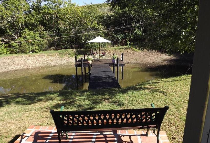 هتل Brambleberry Farm