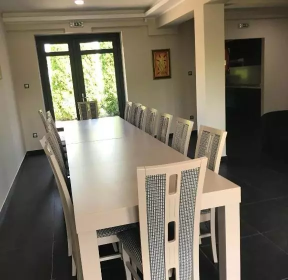 ペンション 4 Hálószobás Pihenj Meg Vendégház