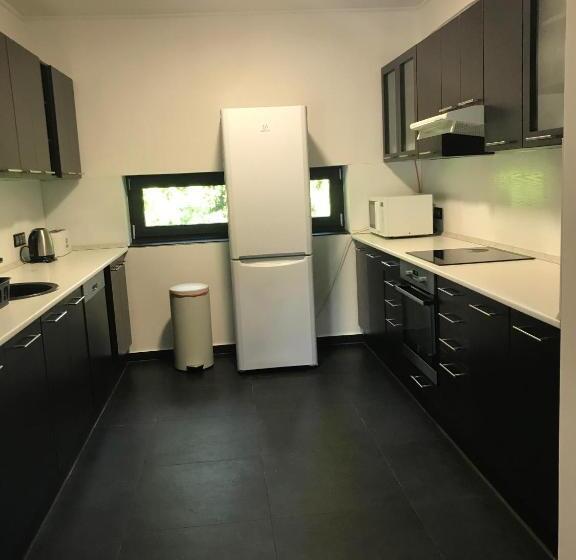 Pensionat 4 Hálószobás Pihenj Meg Vendégház