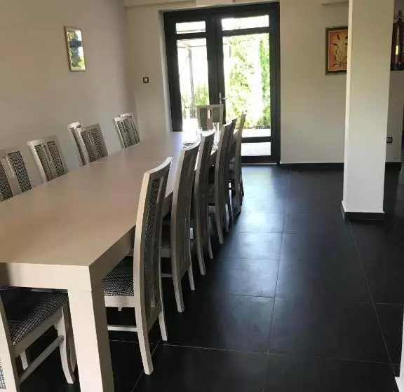 ペンション 4 Hálószobás Pihenj Meg Vendégház