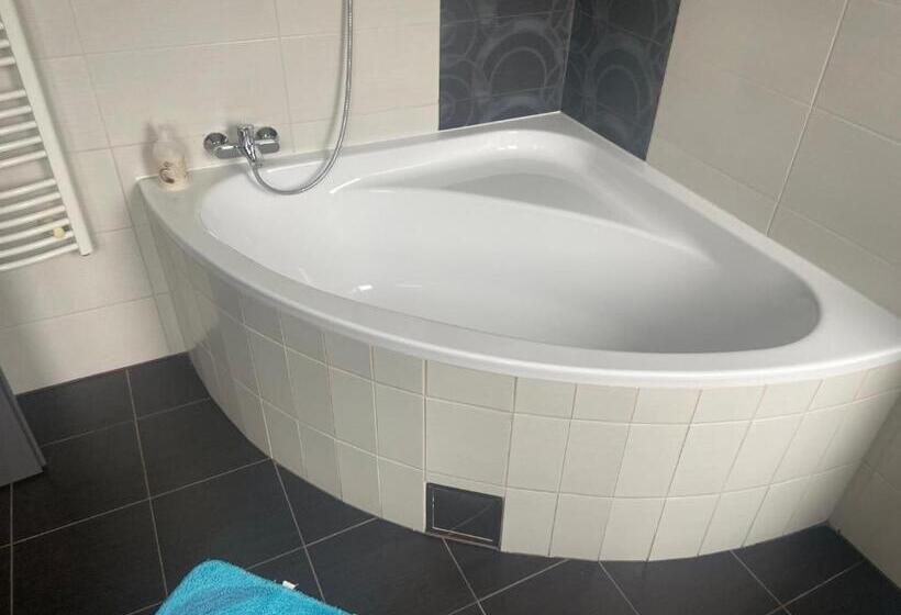 Pensionat 4 Hálószobás Pihenj Meg Vendégház