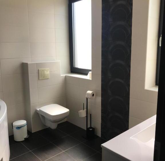 Pensionat 4 Hálószobás Pihenj Meg Vendégház