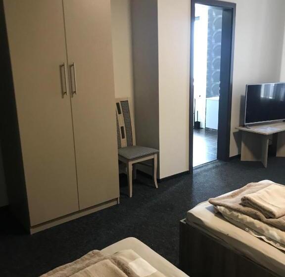 Pensionat 4 Hálószobás Pihenj Meg Vendégház