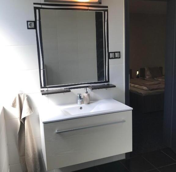 Pensionat 4 Hálószobás Pihenj Meg Vendégház