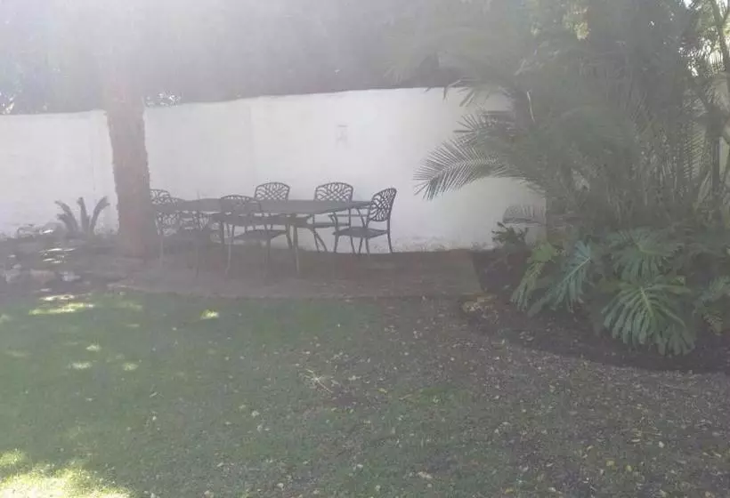 Majatalo De Plaashuis