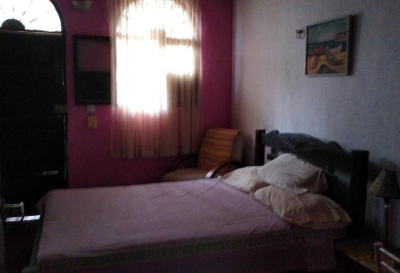 Пансион El Garaje Hostal