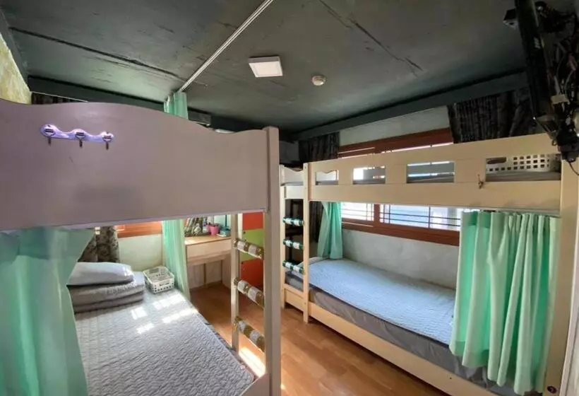 Majatalo Gudeok Guesthouse