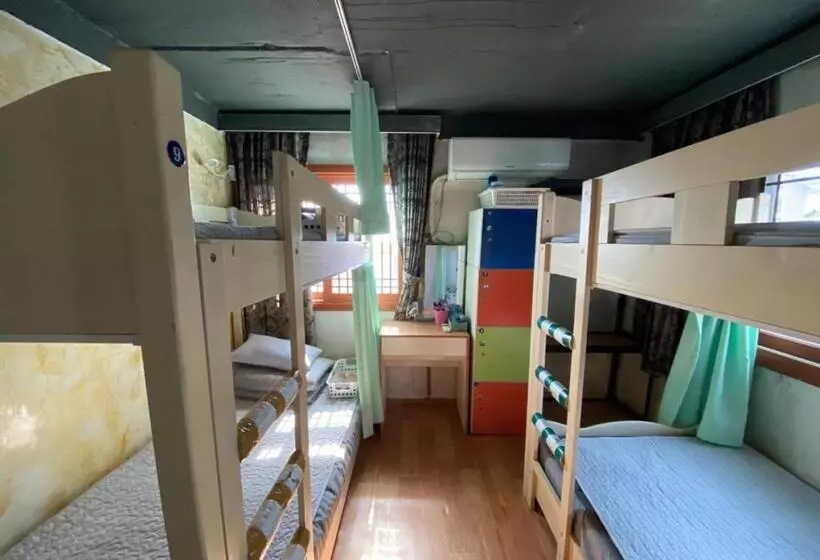 Majatalo Gudeok Guesthouse