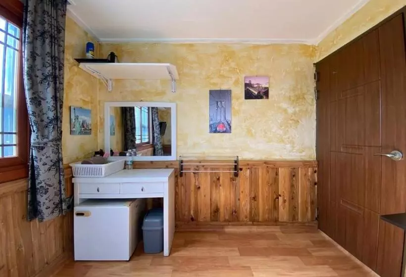 Majatalo Gudeok Guesthouse