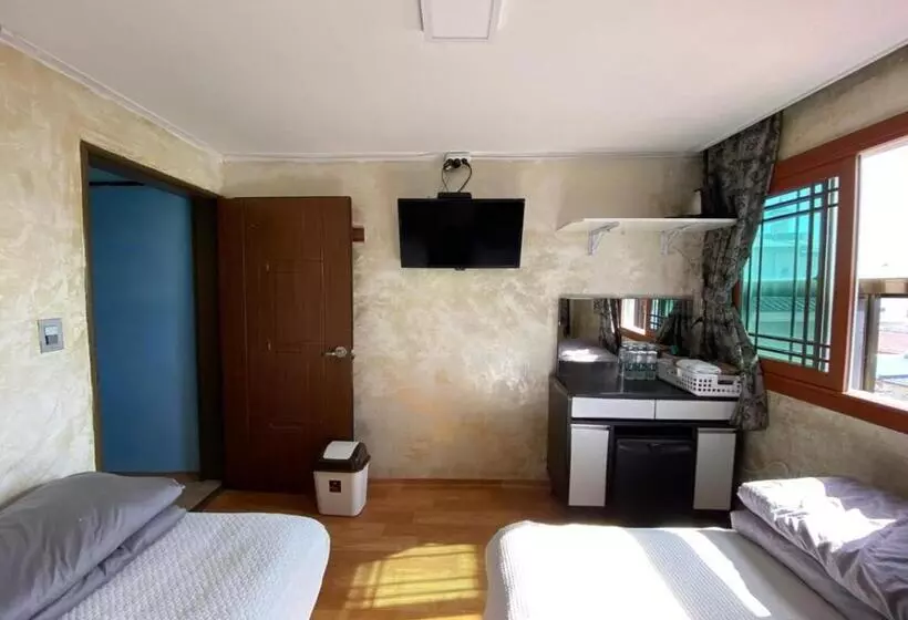 Majatalo Gudeok Guesthouse